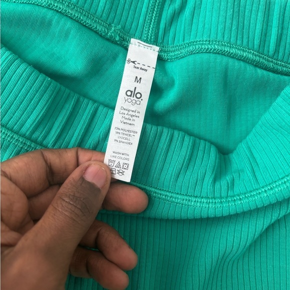 Alo Yoga Leggings Women’s Sz M Green Ribbed 7/8 High Waist Blissful Activewear - Picture 3 of 4